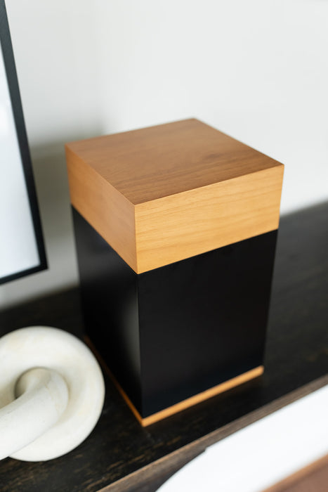 Modern Simplicity Urn