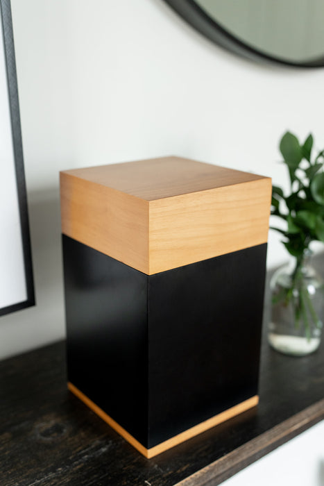 Modern Simplicity Urn