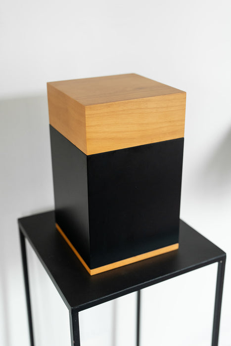 Modern Simplicity Urn