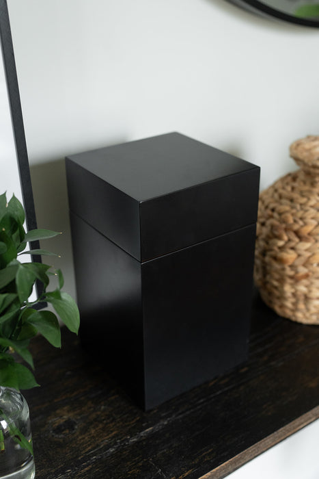 Modern Simplicity Urn