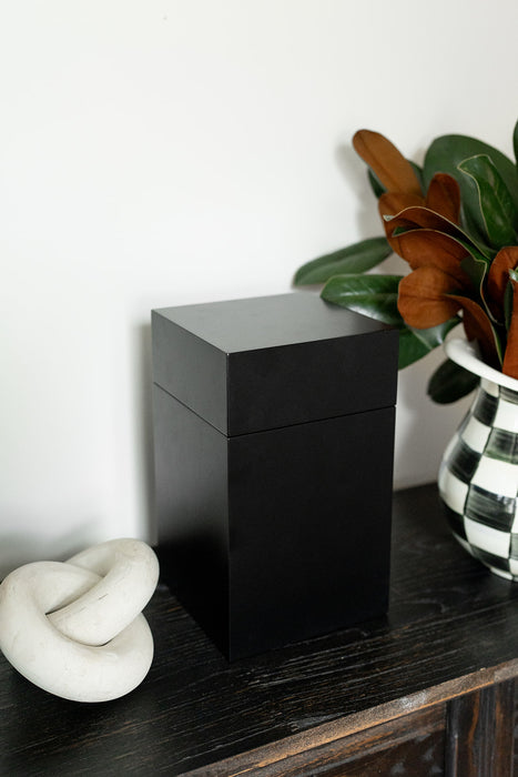 Modern Simplicity Urn