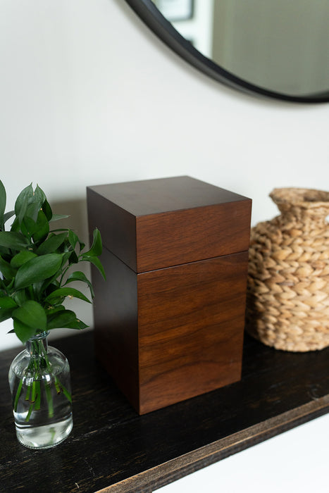 Modern Simplicity Urn