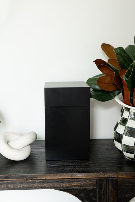 Modern Simplicity Urn